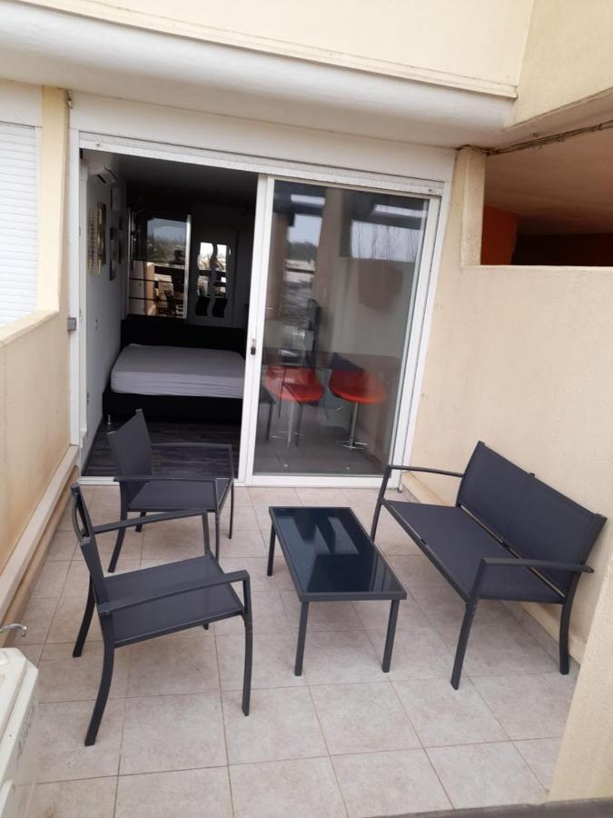 Nid douillet dans les coursives du village naturiste du cap d agde Extérieur photo